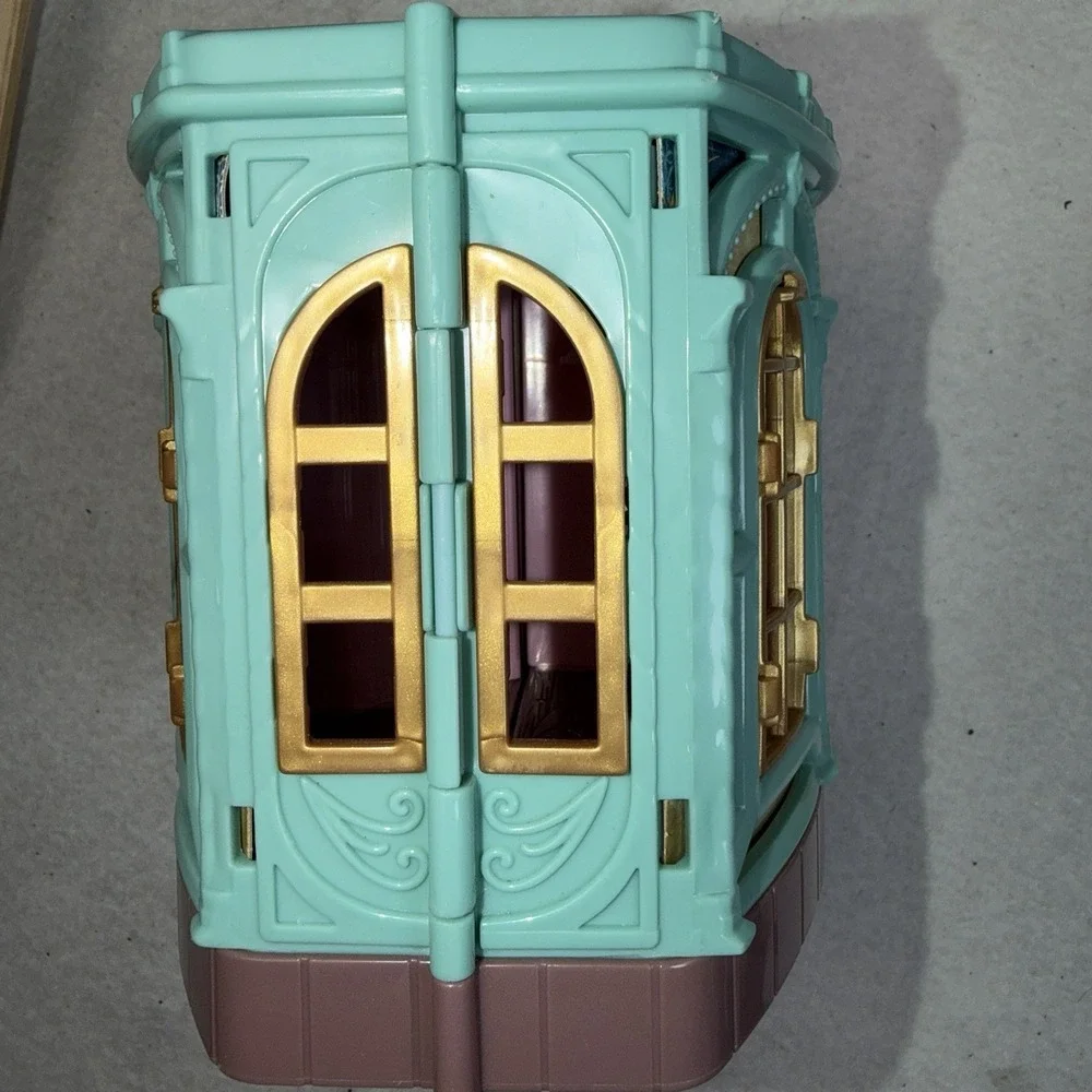 Disney includes playset